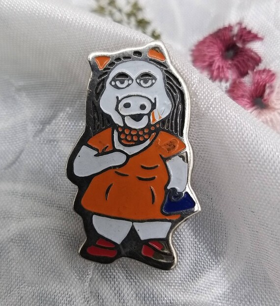 Miss Piggy enamel pin/badge 1980's - image 5