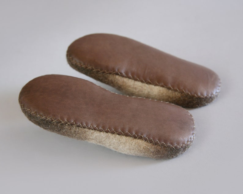 Video tutorial on how to create the felted slippers image 3