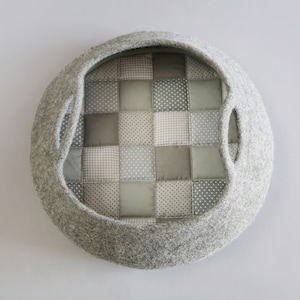 Felted cat bed with soft mat /Cat cave / Felted cat cave / cat bed / Felt cat house