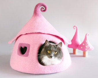 Luxury Felted Pet Cave — Wool Cat House — Handcrafted Cozy Pet Bed — Eco-Friendly Animal Home