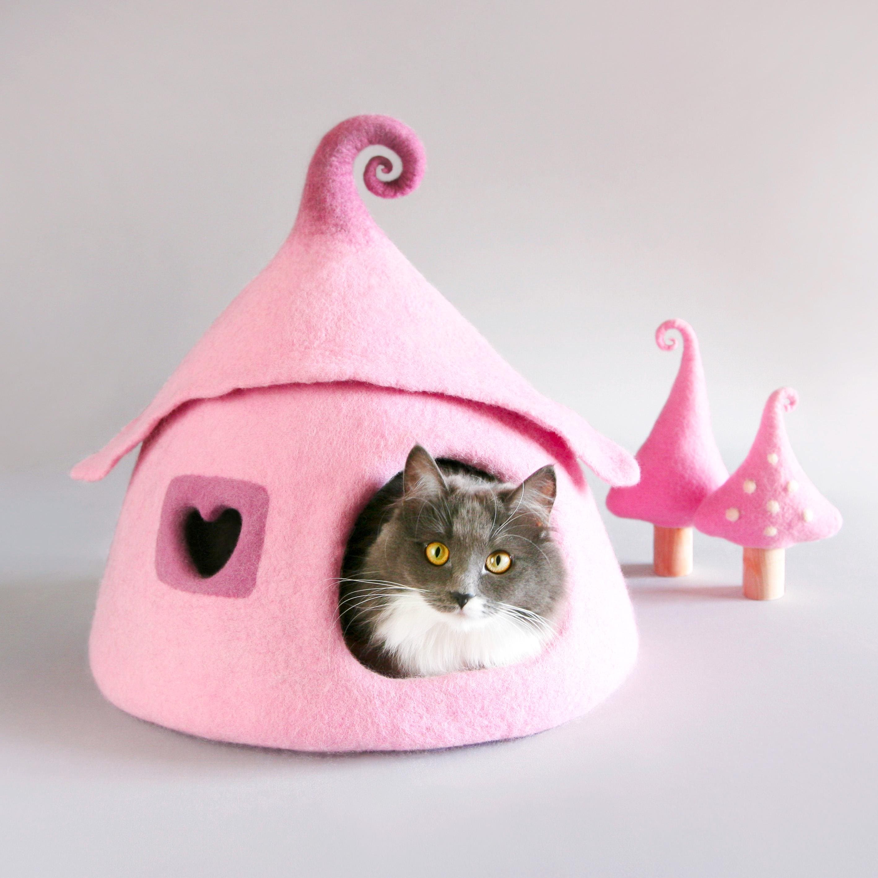 Luxury Felted Pet Cave — Wool Cat House — Handcrafted Cozy Pet Bed — Eco-Friendly Animal Home