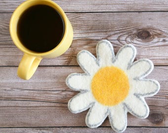 Daisy Shaped Mat, Handmade Flower Coaster, Natural Home Accent, Felt Art