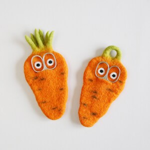 Tutorial on how to create a felted carrot scissor case image 3