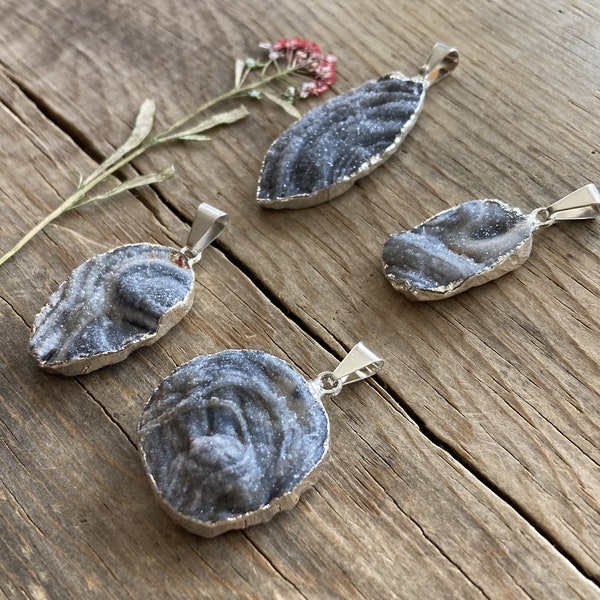 Natural Agate Crystal Druzy Freeform Oval Pendants ~ Organic ~ Silver Plated ~ 4 Pieces ~ 26mm-38mm ~ As Pictured ~ Charcoal Gray Brown #2