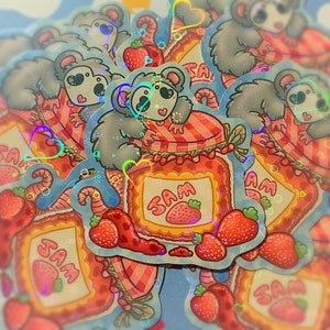 Adesivo de vinil holográfico Opossum Strawberry Jam