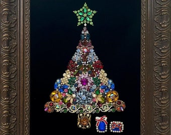 Gerahmter eleganter Weihnachtsbaum mit handgefertigtem Vintage-Modeschmuck