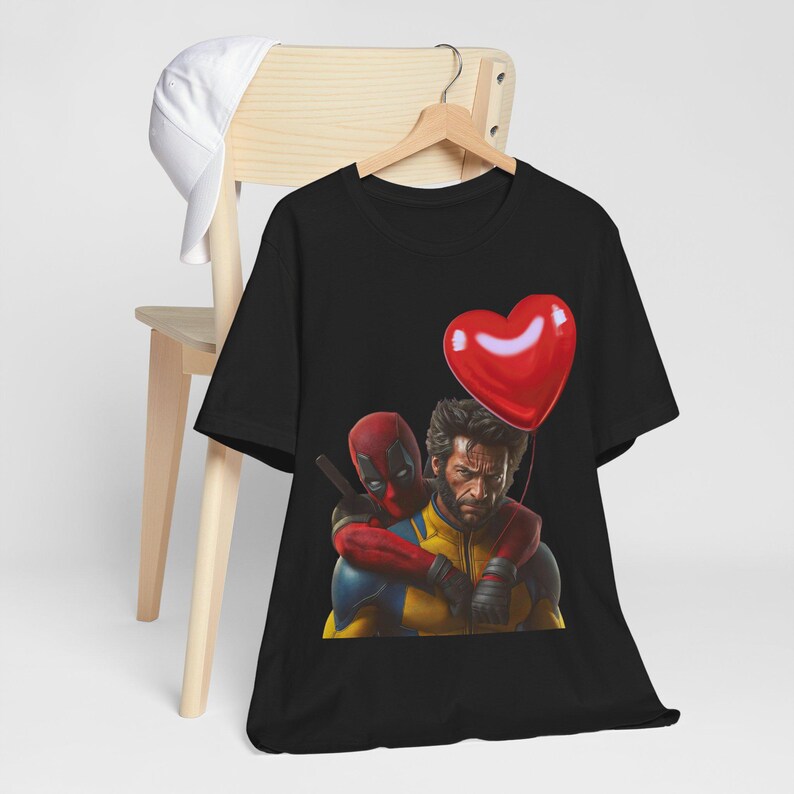 Camiseta unisex con cuello redondo y divertida camiseta de cómic de Deadpool y Wolverine imagen 2