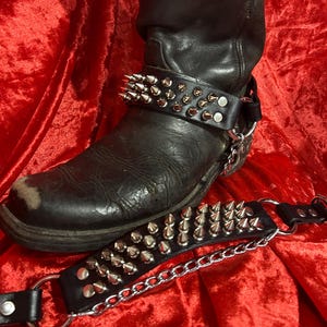 Pair of three row spiked bootstraps