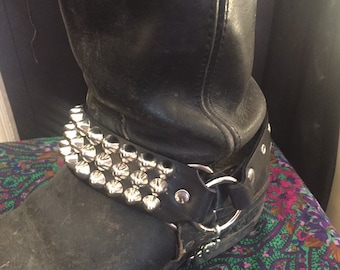 Three row english cone studded bootstrap