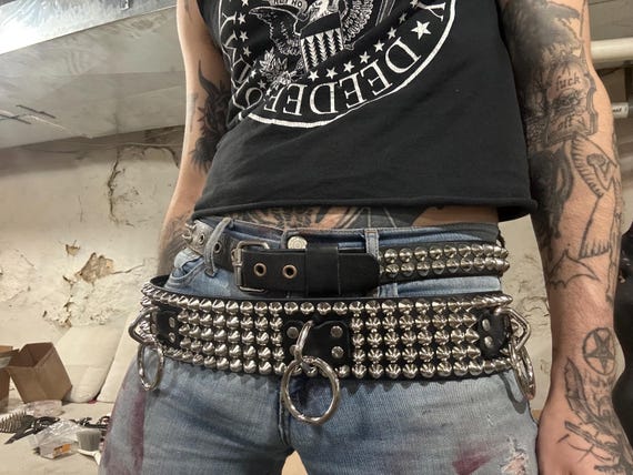 Five-row Cone Studded Leather Bondage Belt | SEXMAN LEATHER  display picture 3