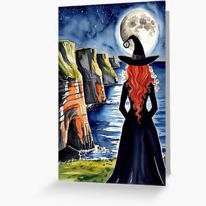 Bruxa Celta de Cabelo Ruivo com Vista dos Penhascos de Moher