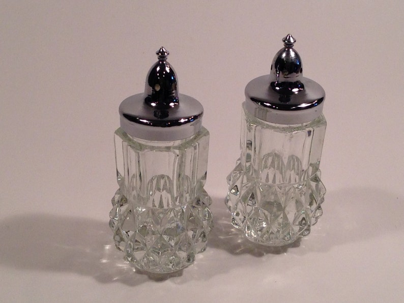 Vintage Diamond Cut Crystal Salt And Pepper Shakers Circa 1940/'s-1950/'s #226