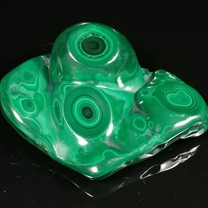 Polished malachite free-form
