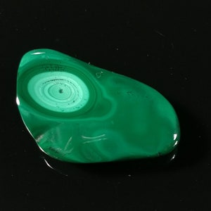 Polished malachite free-form