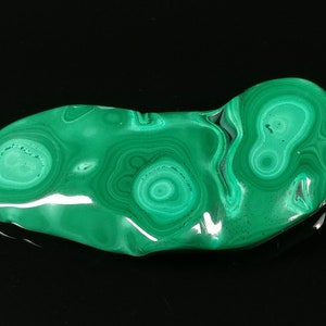 Polished malachite free-form
