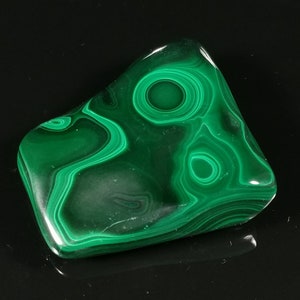 Polished malachite free-form