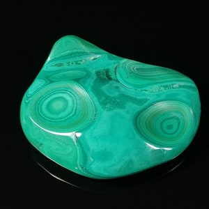 Polished malachite free-form