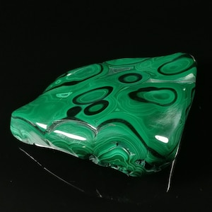 Polished malachite free-form