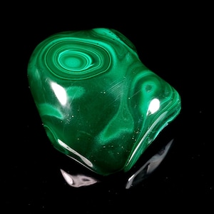 Polished malachite free-form