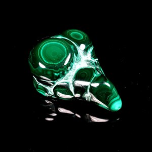 Polished malachite free-form