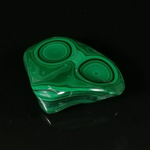 Polished malachite free-form