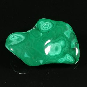 Polished malachite free-form