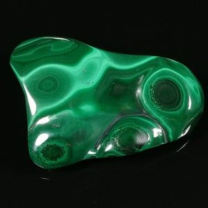 Polished malachite free-form
