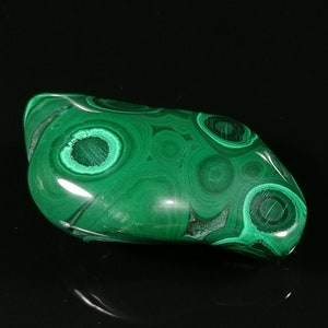 Polished malachite free-form