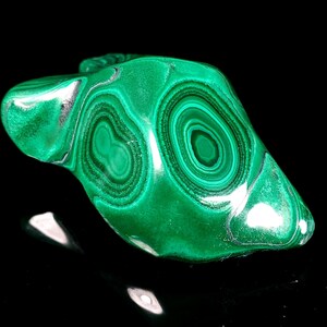 Polished malachite free-form
