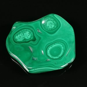 Polished malachite free-form