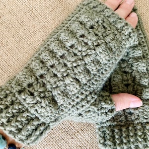 Crocheted fingerless gloves with ruffles