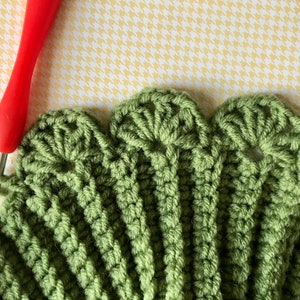 Crochet pattern picture illustrates the lace layout around the neck