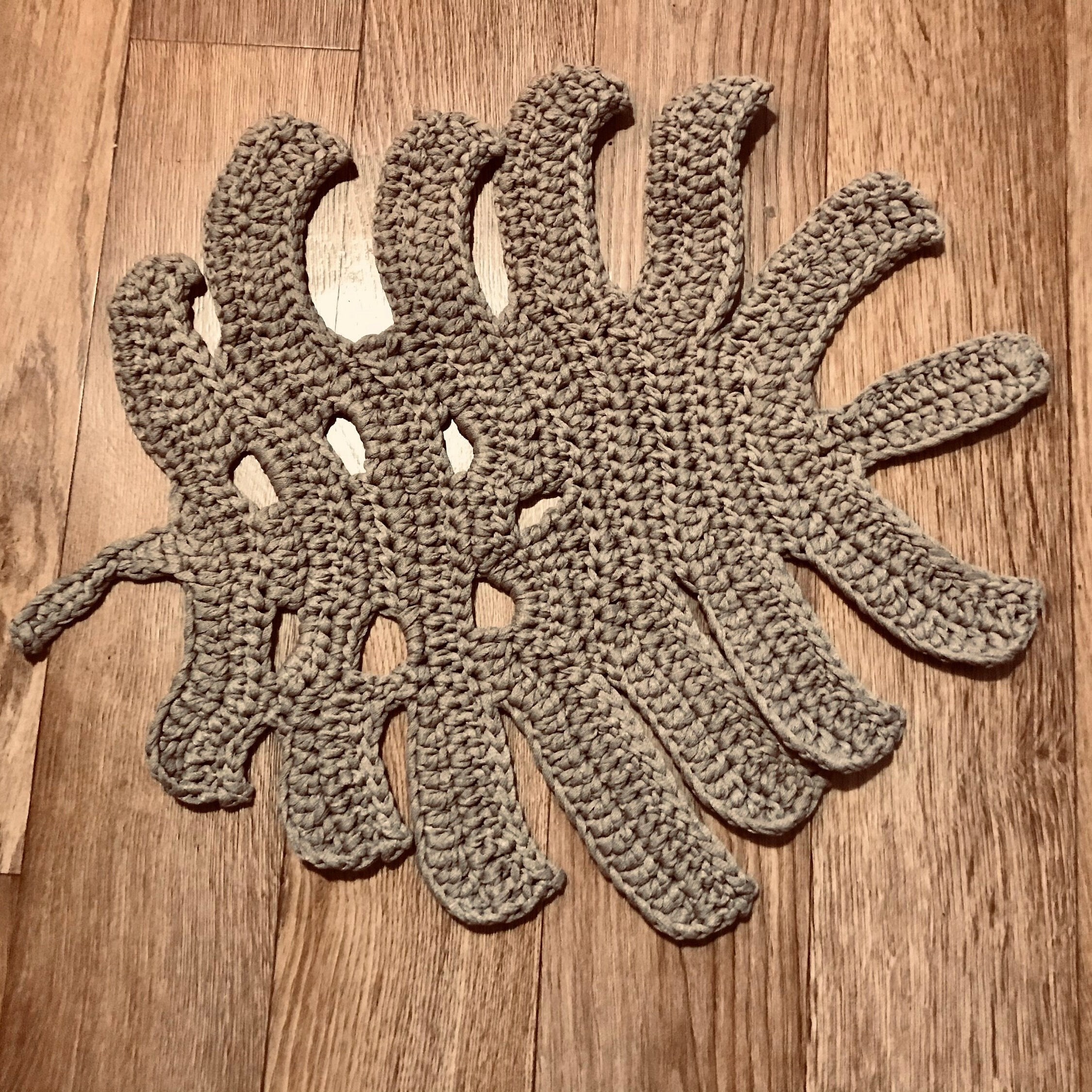 40 Monstera Crochet Patterns for Tropical Leaves, Wall Hangings, and Potted Plants 17 Large Monstera Leaf Pattern: Real-time Crochet Tutorial
