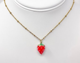 *LARGE 3D CHUNKY STRAWBERRY NECKLACE *KITSCH XMAS GIFT *LARGE 3D CHUNKY STRAWBERRY NECKLACE *KITSCH XMAS GIFT
