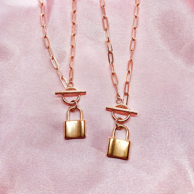 Rose gold plated paper clip chunky oval chain necklace with toggle clasp and rose gold plated stainless steel lock pendant