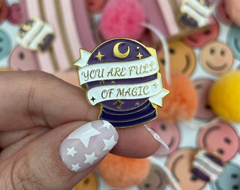You Are Full of Magic Emaille Pin **Sternzeichen Spruch Pin Emaille Anstecker Brosche Kinder feministische Pin niedlich Geschenke Lehrer*
