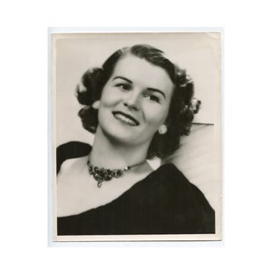Glamour pose, vintage 8x10 studio photo