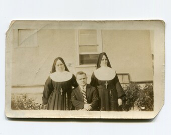 Sister sister, vintage snapshot photo