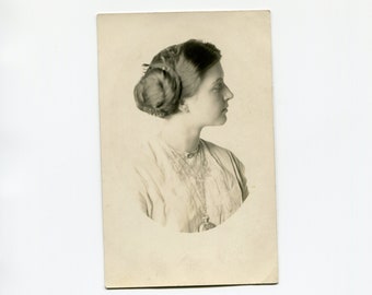 Beau profil, photo rppc antique