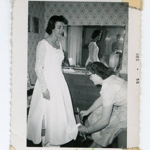 Making my wedding dress, vintage snapshot photo lot image 3
