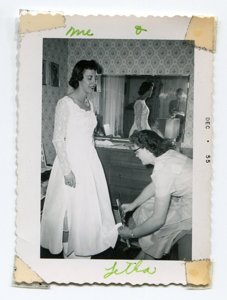 Making my wedding dress, vintage snapshot photo lot image 3