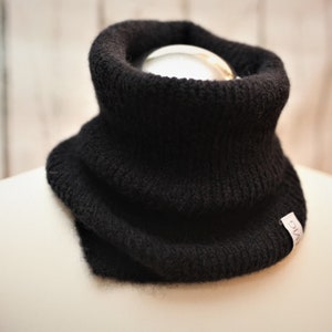 Calentador de cuello negro de alpaca y mohair hecho a mano: cuello unisex, regalo perfecto