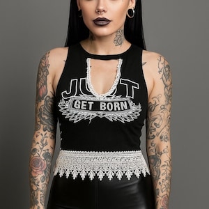 JETS T-Shirt Rekonstruiertes Vintage Benutzerdefinierte T-Shirt Angepasst LF Inspiriert Punk Rock Kleidung Spitzenbesatz Band Shirt Schwarz-Weiß-Korsett Crop Top