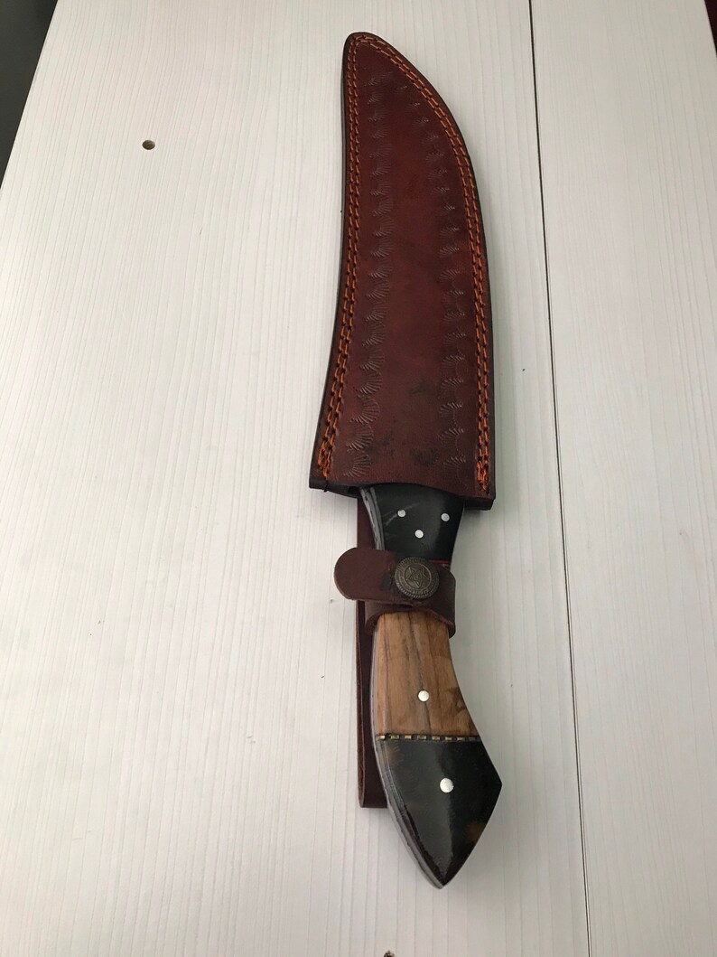 X3H-225H Horn And Wood Handle... Custom Handmade Damascus Steel Hunting Knife
