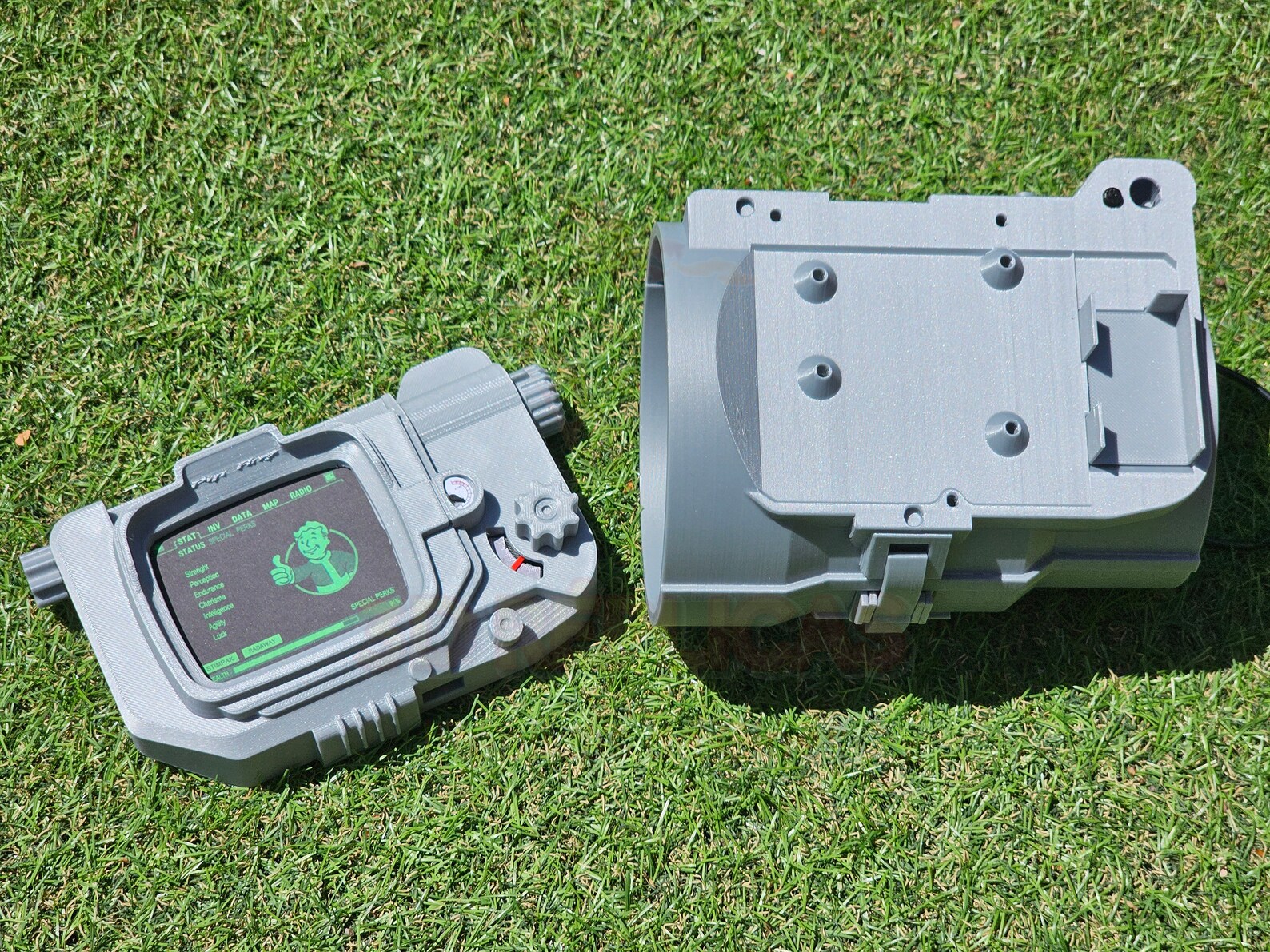 Fallout Show Props Fallout Lucy Pip-boy 3000 Prop Replica Vault-tec Cosplay 2024 TV Show ...