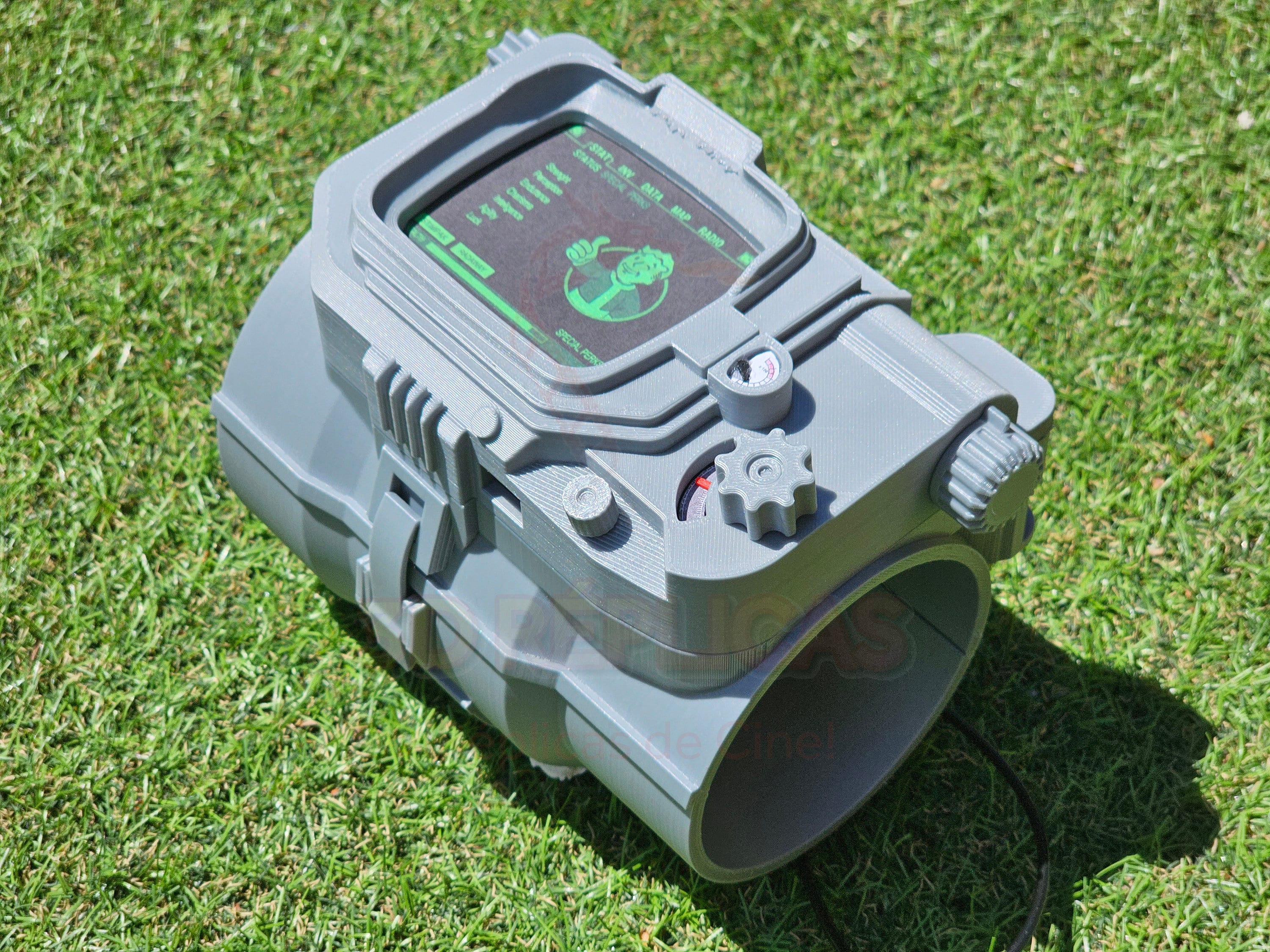 Fallout Show Props Fallout Lucy Pip-boy 3000 Prop Replica Vault-tec Cosplay 2024 TV Show ...