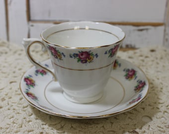 Taza y platillo vintage de porcelana fina Colclough / Peonías rosas, detalles dorados