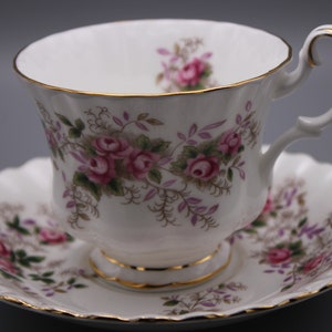 Vintage Royal Albert Teacup, Tea Party Teacup, Floral Teacup, Pretty Teacup, English Teacup, Bone China Teacup, Purple Teacup, Lavender Cup