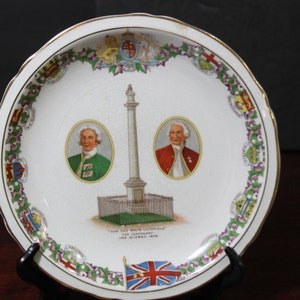 Antyczna ceramika z bawołu "Wolfe Victorious Quebec" 7 1/2" Talerz wystawowy Wiek 100 lat, 1908 Talerz gabinetowy z bawołu