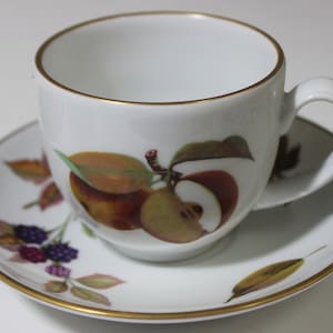 Royal Worcester &quot;Evesham Gold&quot; platte kop en schotelset | Royal Worcester Evesham Gold, UITSTEKENDE STAAT
